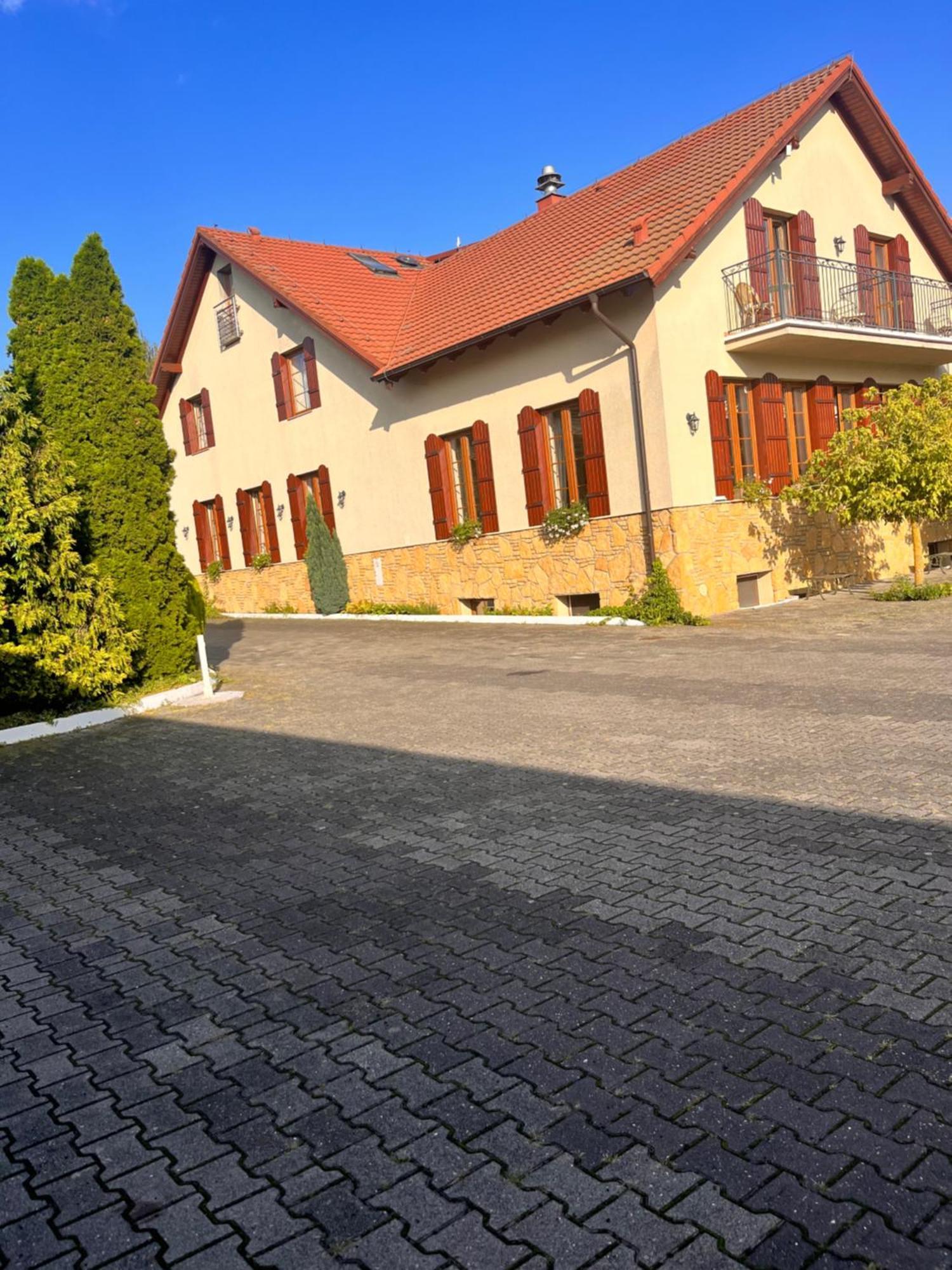 Hotel Radzewice Exteriör bild