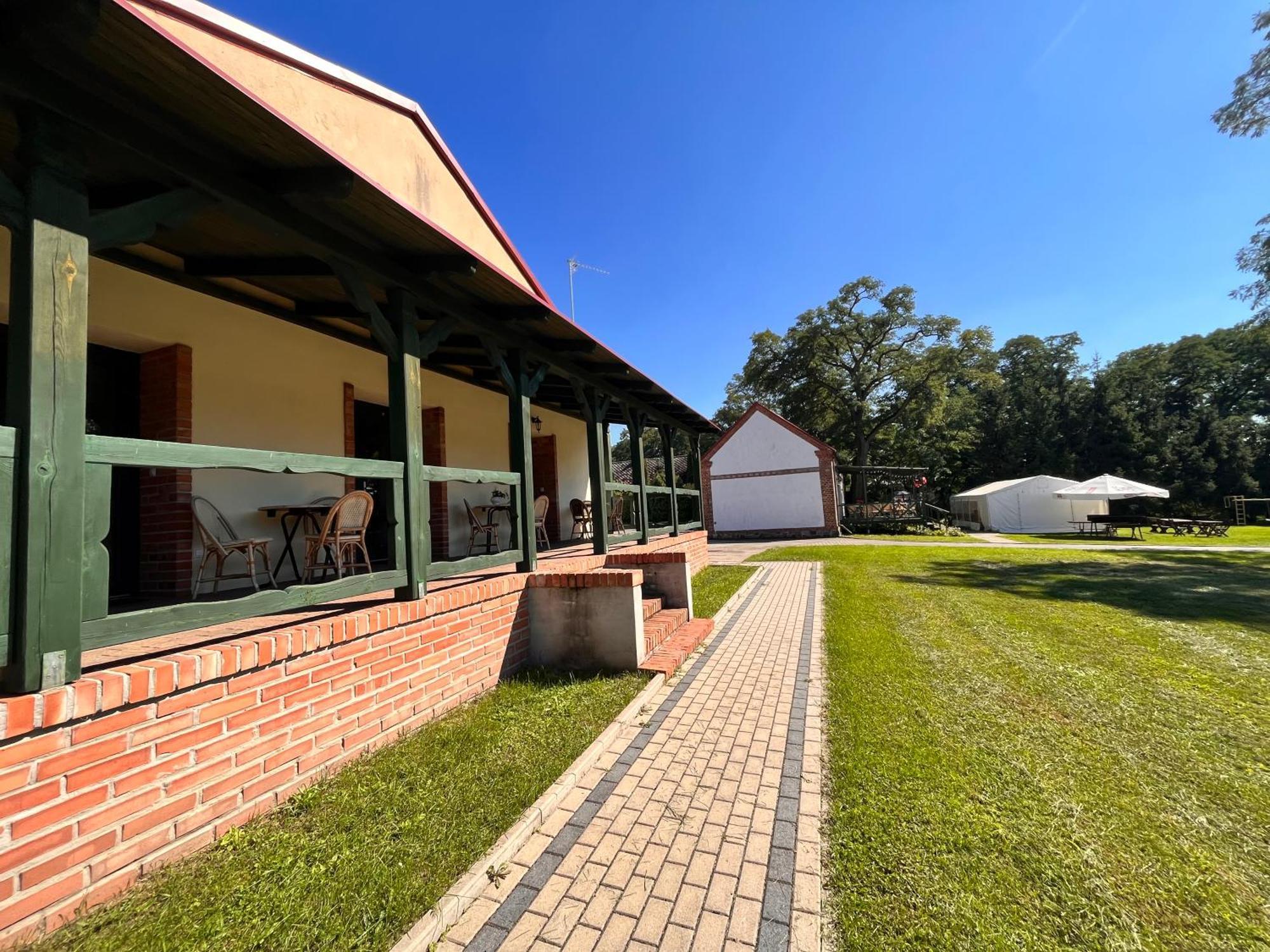 Hotel Radzewice Exteriör bild